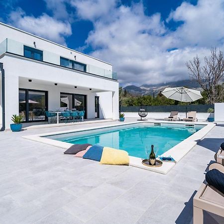 Villa Invigo - Brand New Private Pool Villa Млини Экстерьер фото