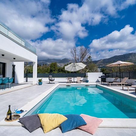 Villa Invigo - Brand New Private Pool Villa Млини Экстерьер фото