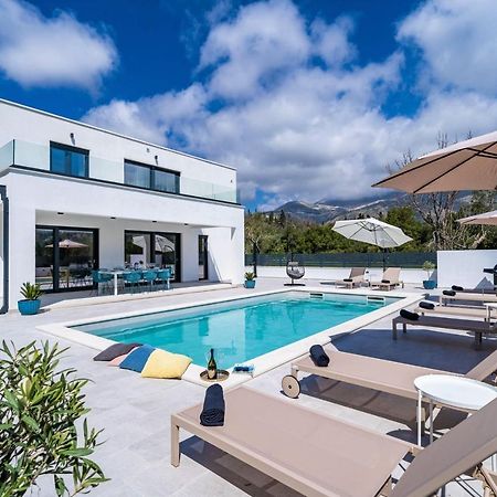 Villa Invigo - Brand New Private Pool Villa Млини Экстерьер фото