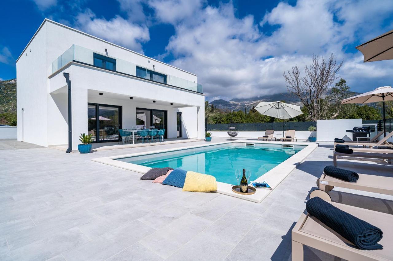 Villa Invigo - Brand New Private Pool Villa Млини Экстерьер фото