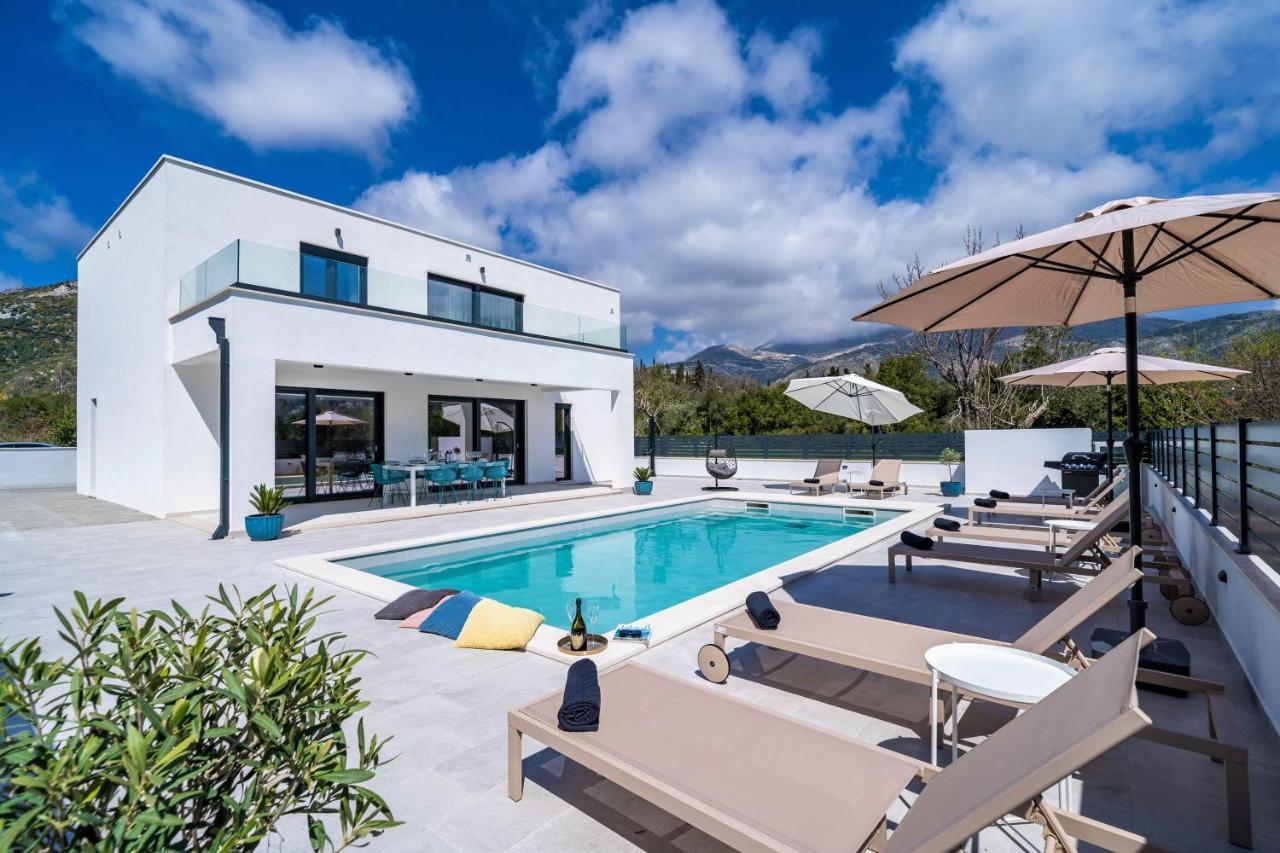 Villa Invigo - Brand New Private Pool Villa Млини Экстерьер фото